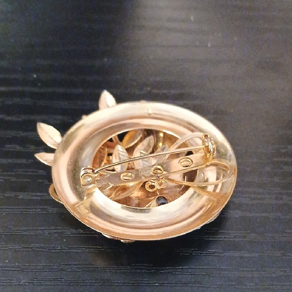 Vintage Gold and Green Leaf Brooch - Picture 2 of 3